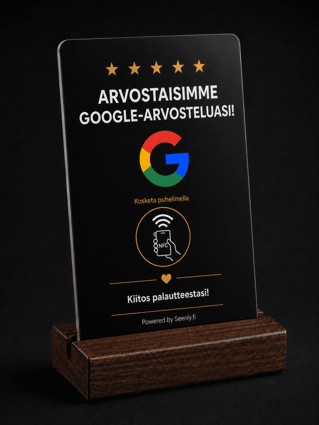 Google-arvostelujen keräämiseen tarkoitettu NFC-teline puisella jalustalla